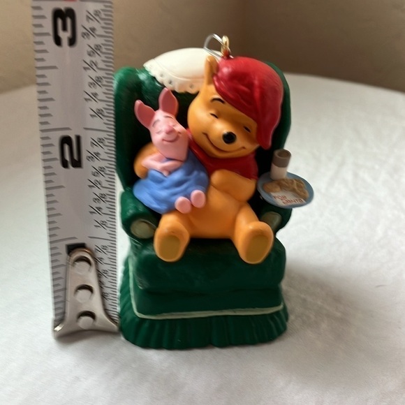 Hallmark: 1997 Waitin’ on Santa Winnie the Pooh Keepsake Ornament - Picture 7 of 9
